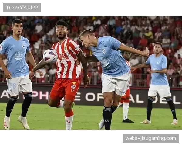 西甲第30轮：格拉纳达对阵阿尔梅里亚的保级六分战，上半场主队一球领先